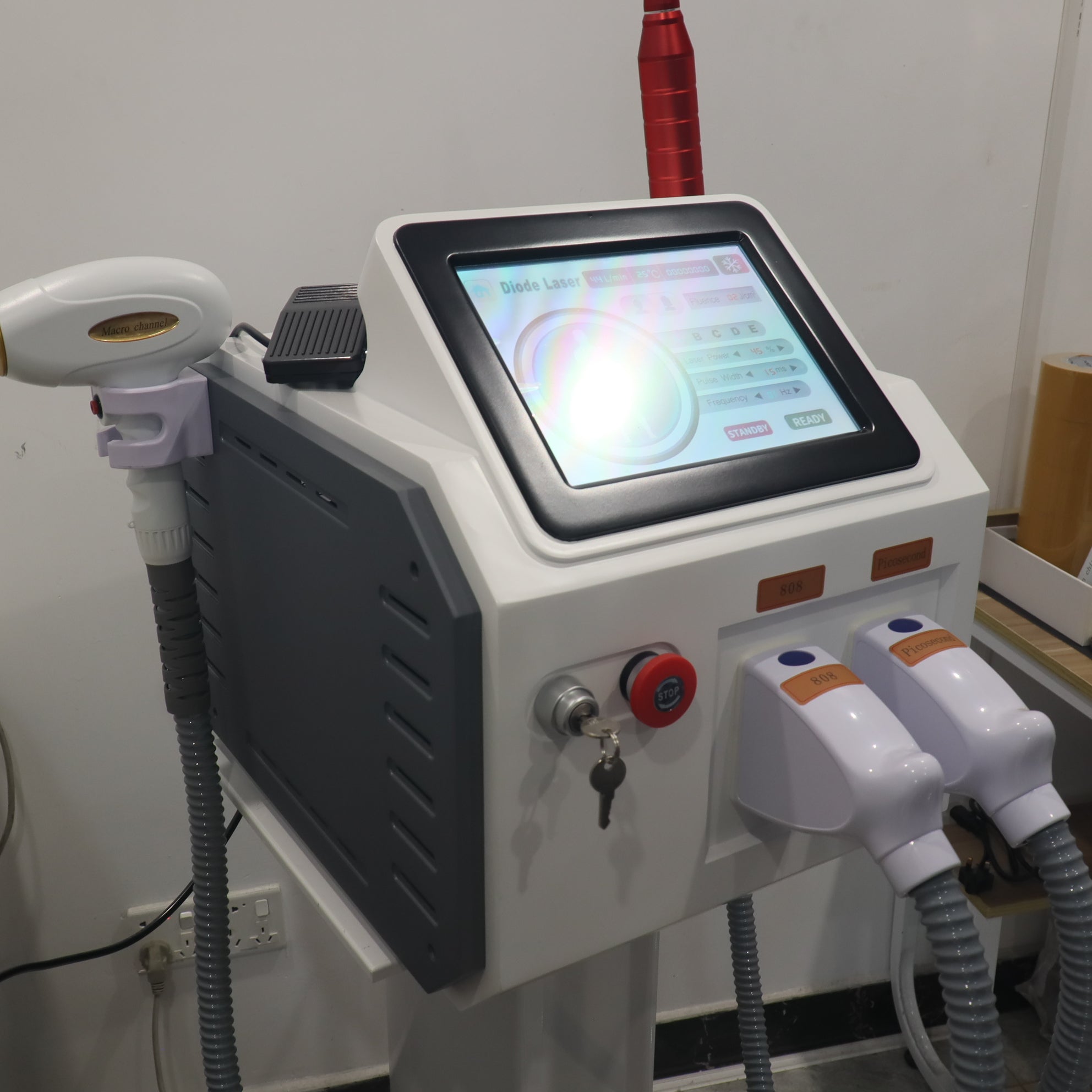 2 In 1 755 808 1064nm Diode Laser Hair Removal Pico Laser Tattoo Pigment Removal Machine